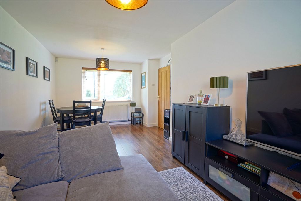 Property photo 2 of 15 Picture No. 12