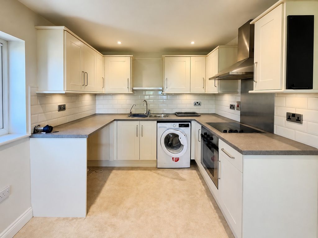 Property photo 2 of 8 Kitchen