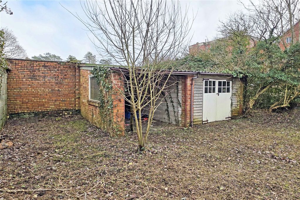 Property photo 2 of 15 Picture No. 12