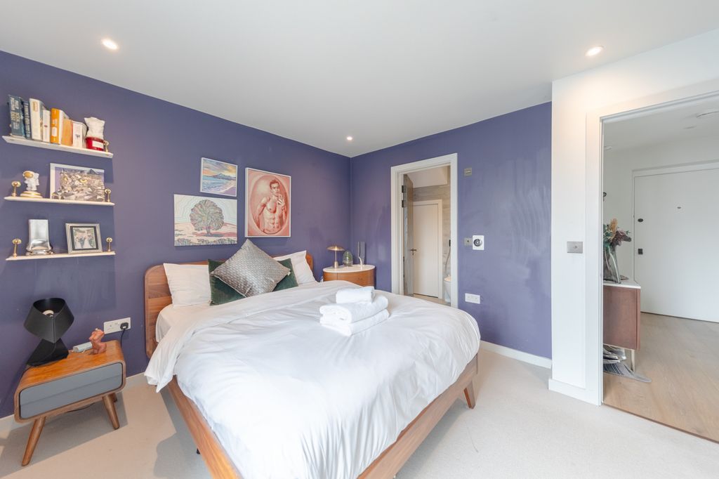 Property photo 2 of 53
