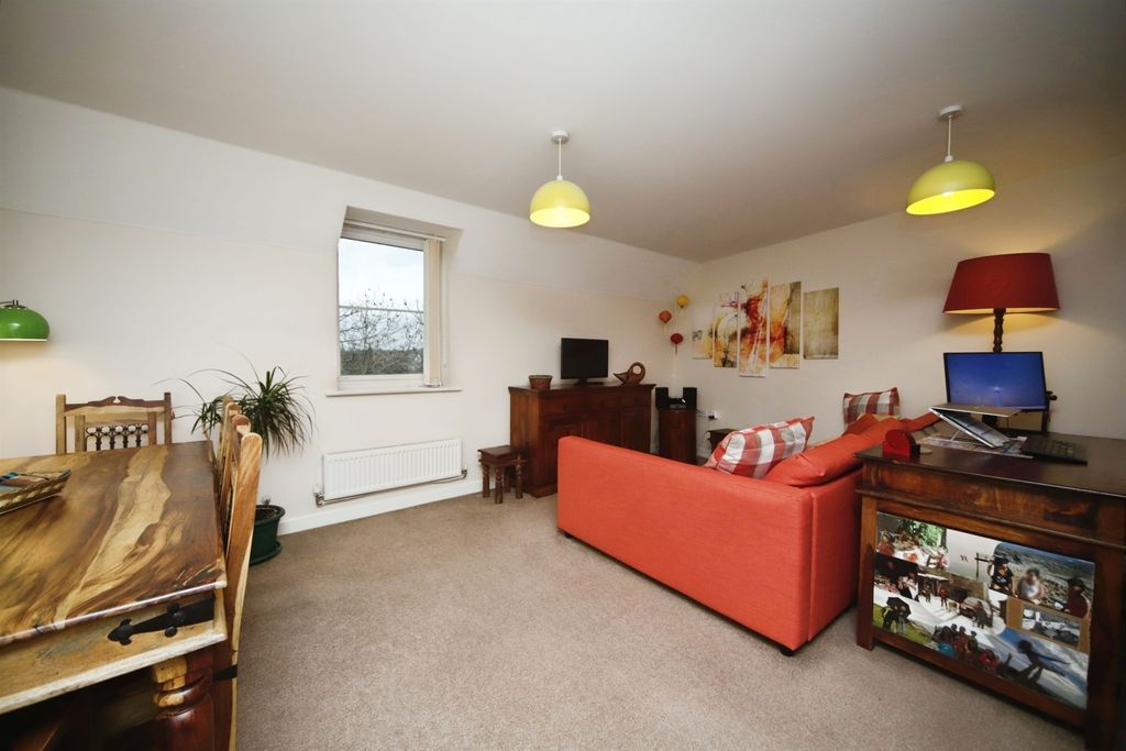 Property photo 2 of 8