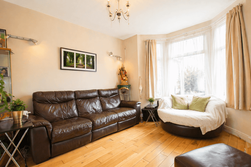 Property photo 2 of 8 Gallery