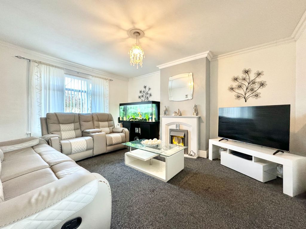 Property photo 2 of 27