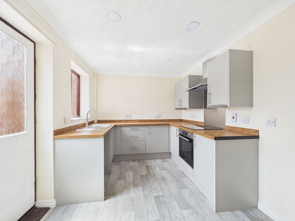 Property photo 3 of 18 Dining Kitchen