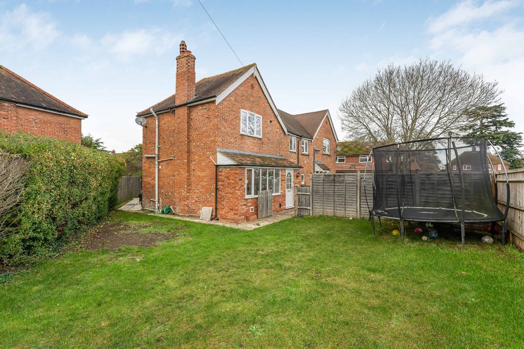 Property photo 1 of 21 Front/Side Garden