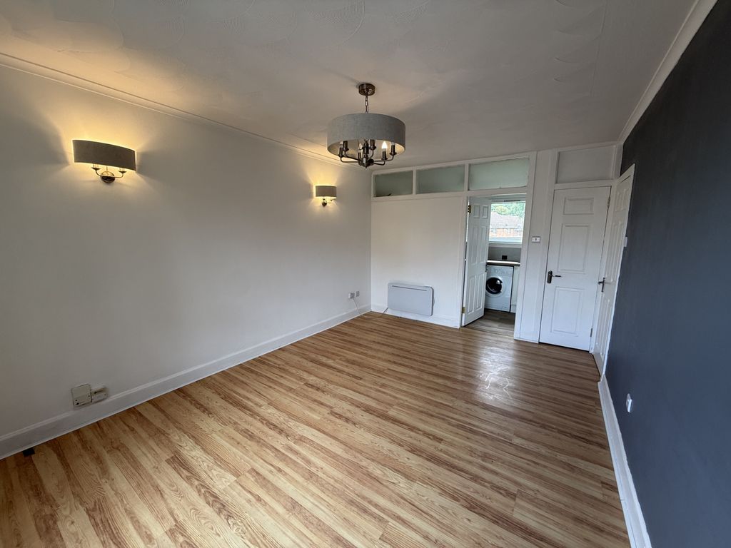 Property photo 3 of 9 Gallery