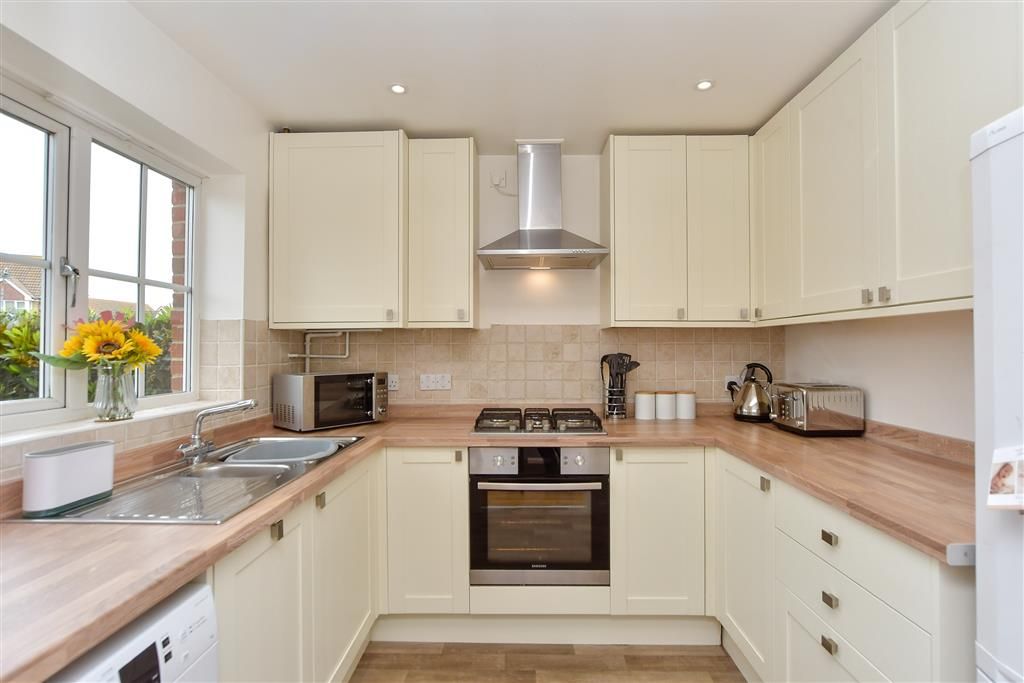 Property photo 1 of 9 Kitchen