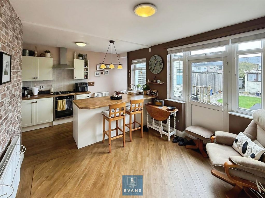 Property photo 2 of 17 Kitchen