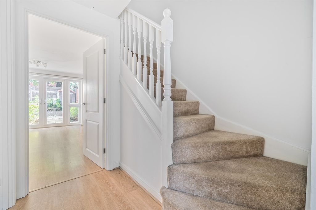 Property photo 2 of 11 Hallway