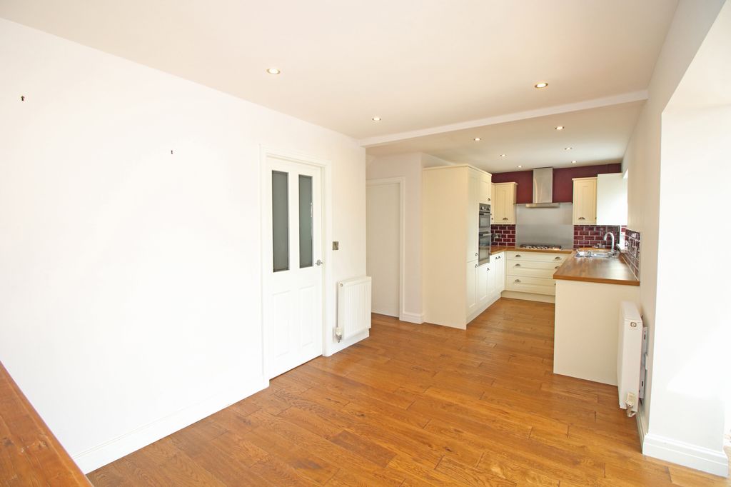 Property photo 3 of 27