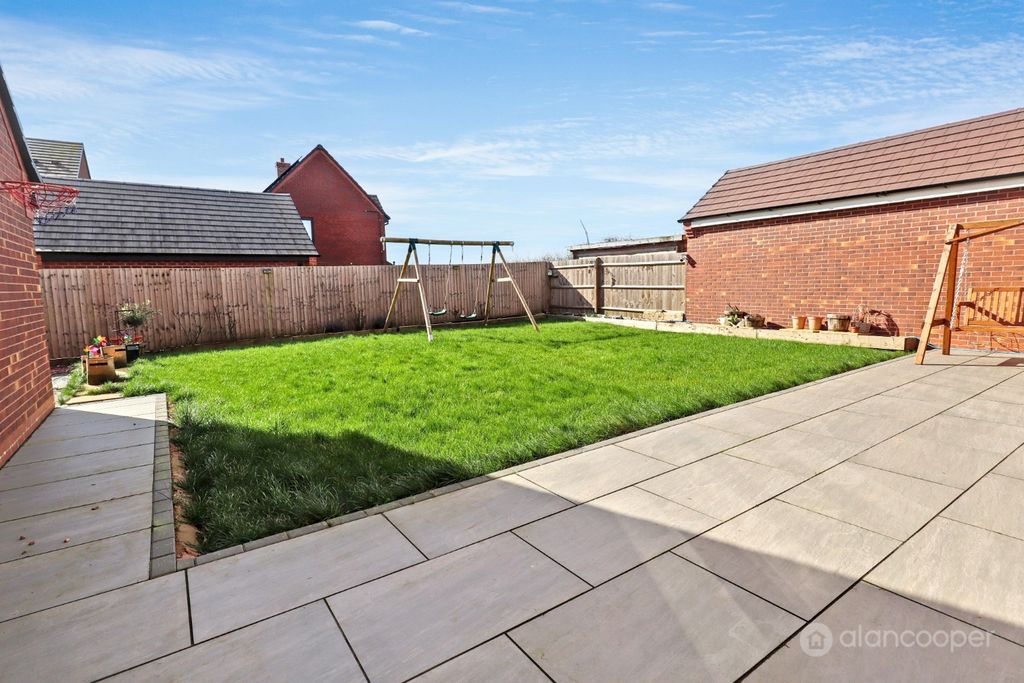 Property photo 2 of 30 4923982