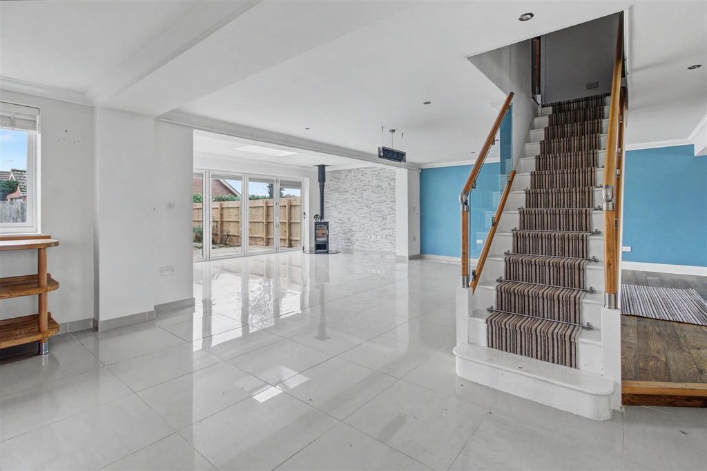 Property photo 2 of 26 Kitchen / Dining Area