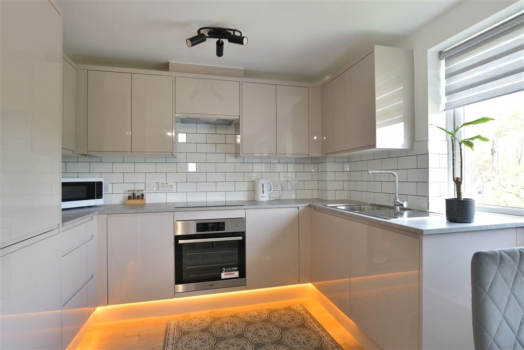 Property photo 2 of 11 Kitchen