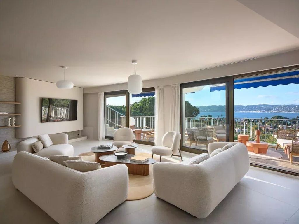Property photo 1 of 17 Stunning Newly Renovated Apartment In Cap d’Antibes