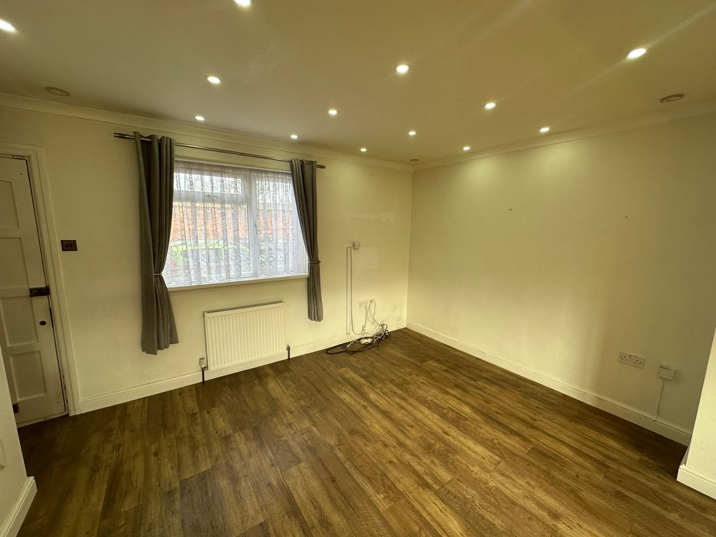 Property photo 2 of 11 Living Room