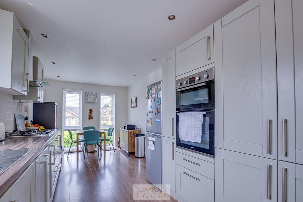 Property photo 3 of 27 Kitchen 1.3