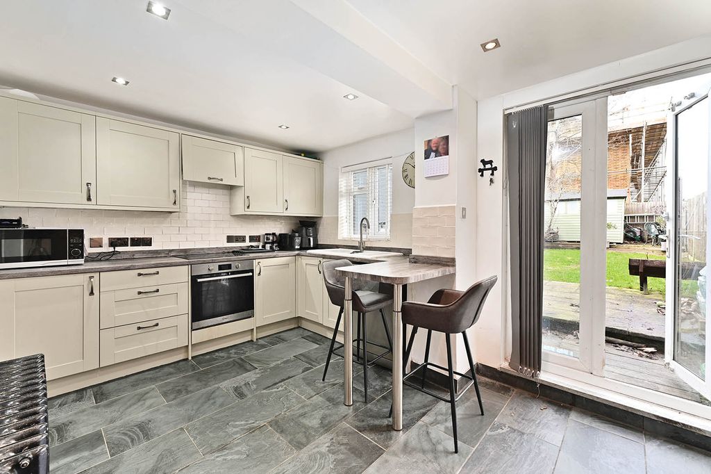 Property photo 3 of 10 Kitchen/Breakfast