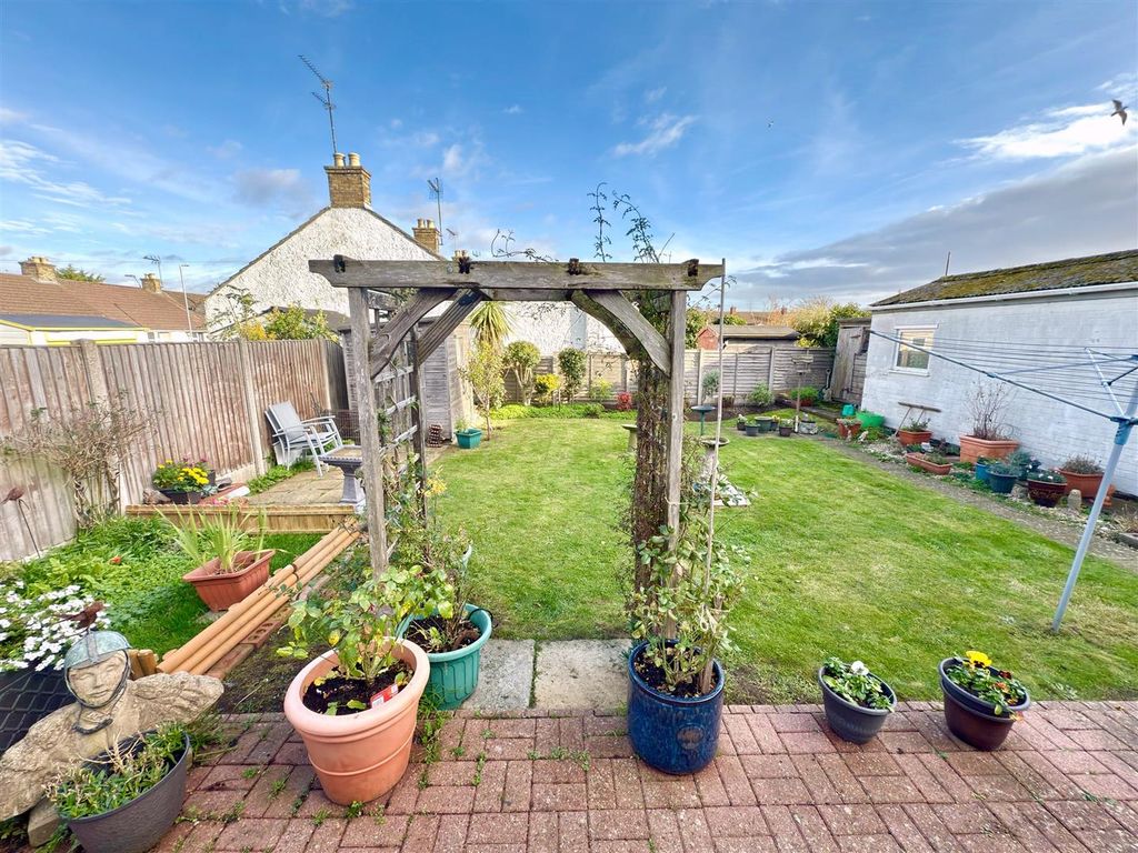 Property photo 2 of 14 Garden.Jpg