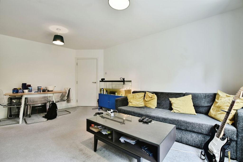 Property photo 3 of 18 Pbox-Img.Jpg