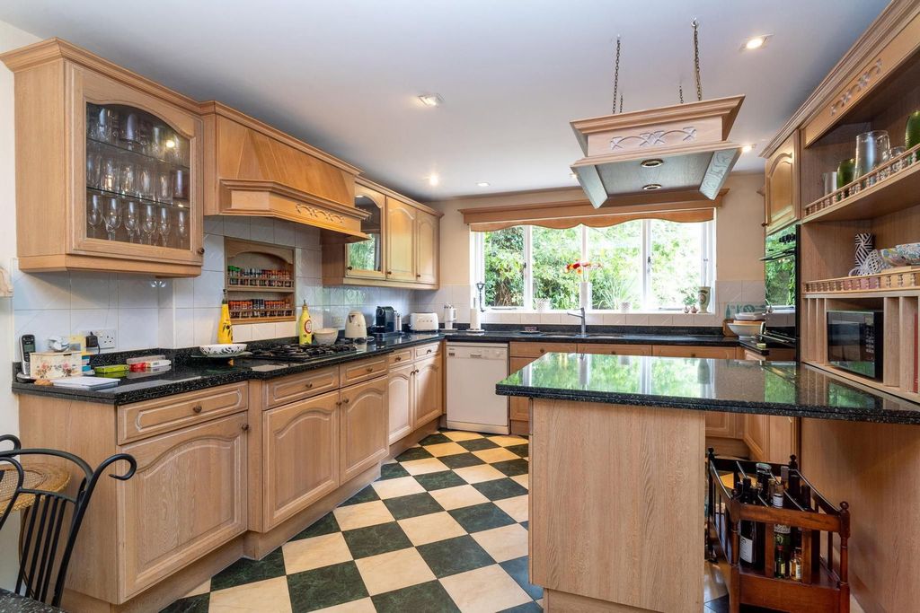 Property photo 1 of 28