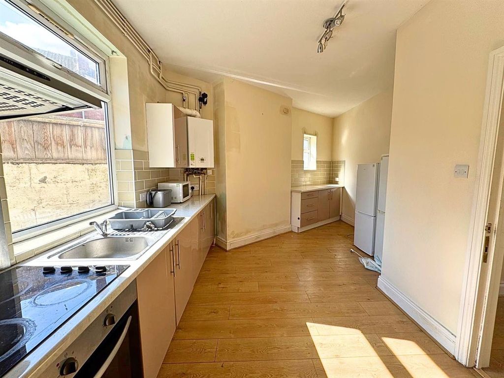 Property photo 2 of 13 Kitchen/Breakfast Room