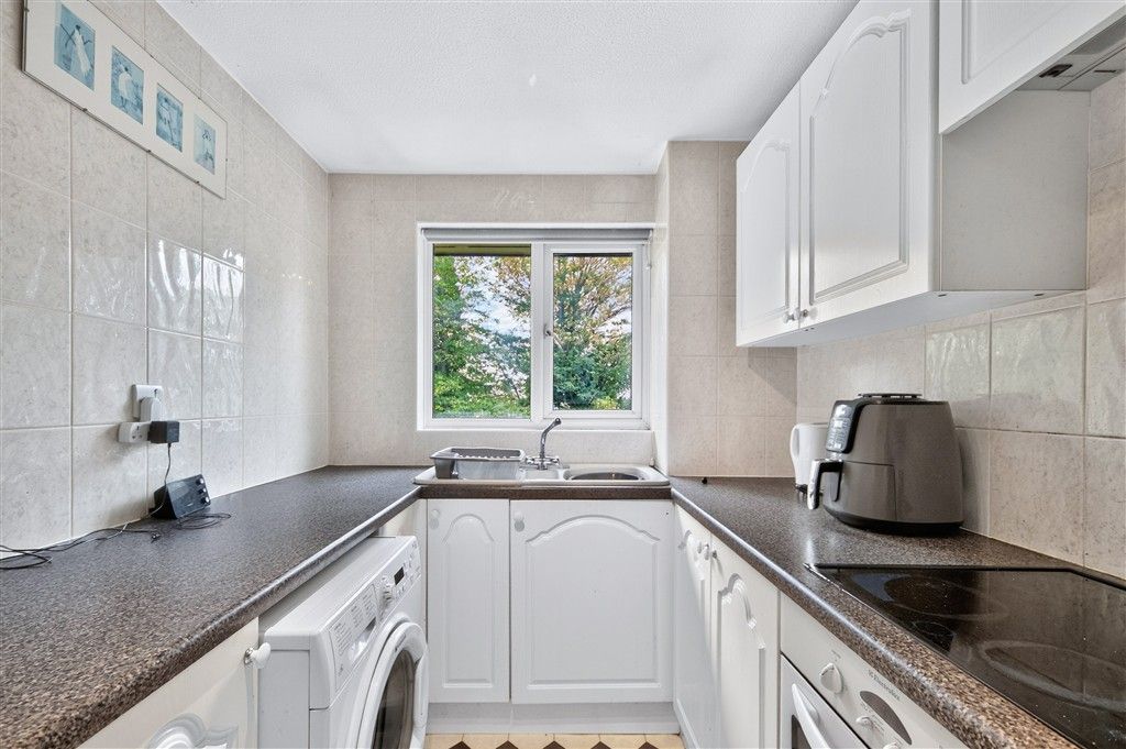 Property photo 2 of 10 Kitchen