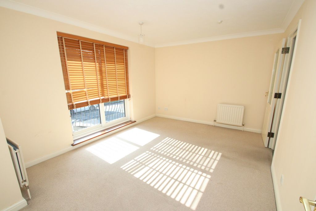 Property photo 2 of 15 Photo 12
