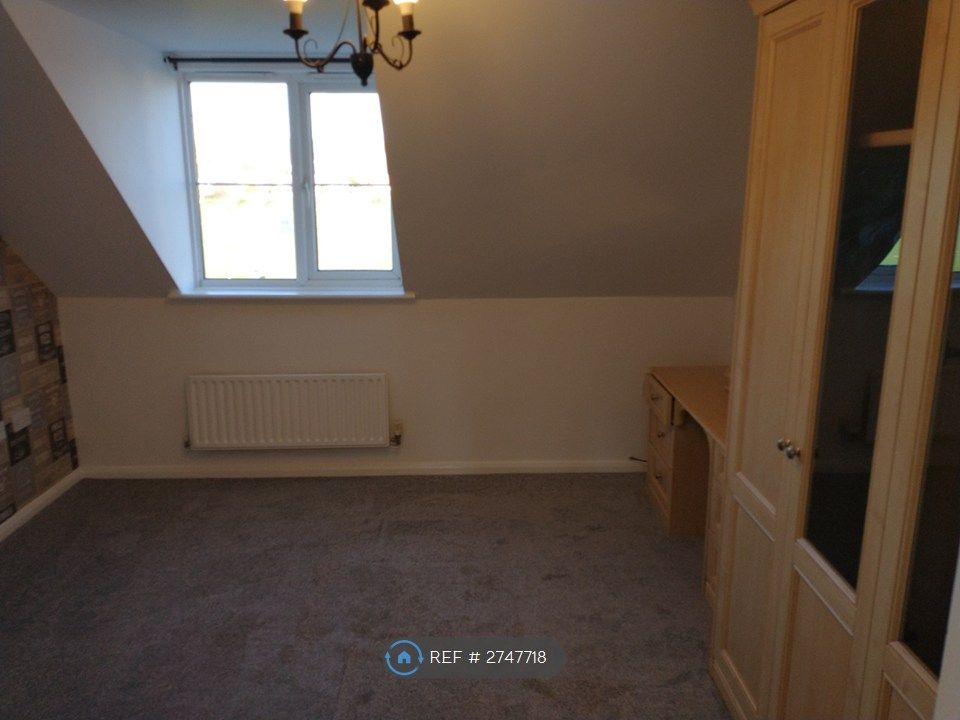 Property photo 2 of 10 Master Bedroom