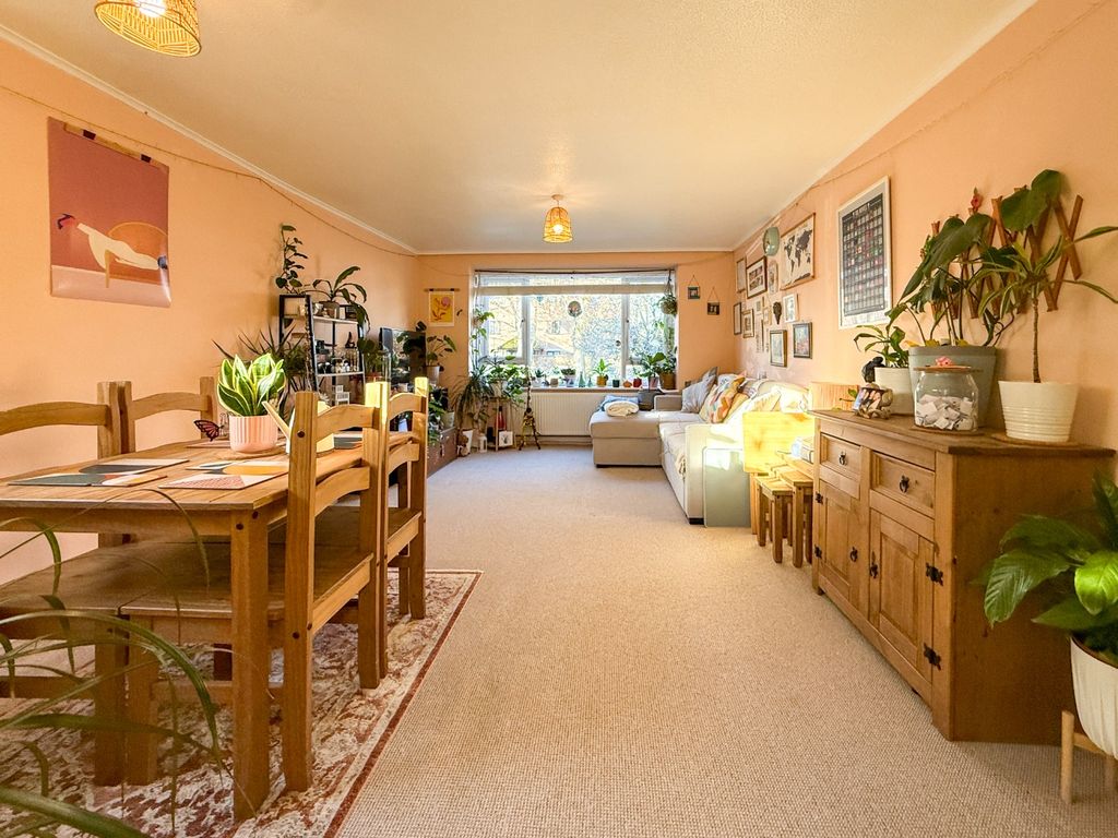 Property photo 2 of 17 4719317