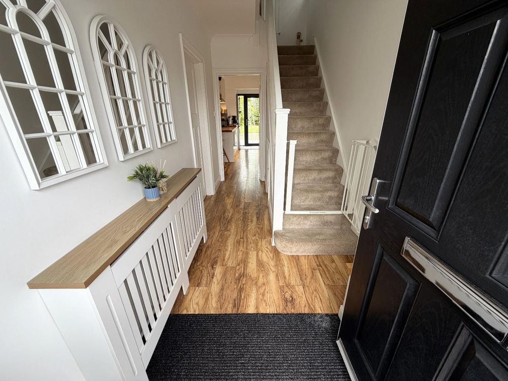 Property photo 3 of 28 Hall