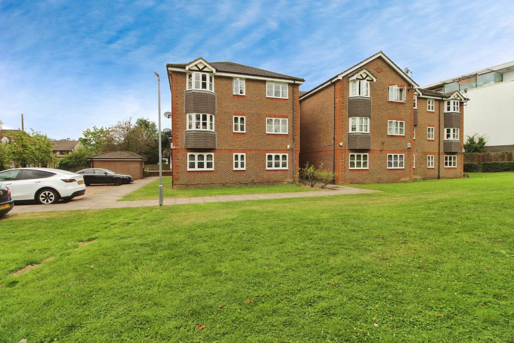 Property photo 1 of 26 Two Double Bedroom 1st Floor Flat To Rent