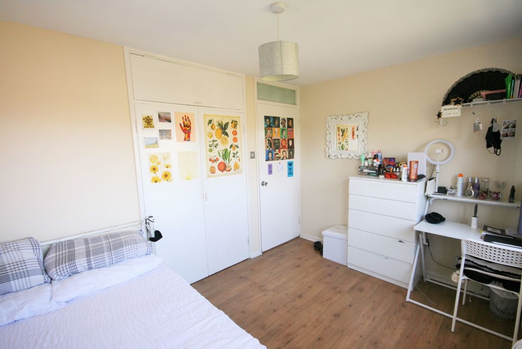 Property photo 1 of 9 Sidney Street, Whitechapel