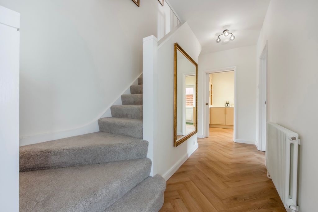 Property photo 2 of 33