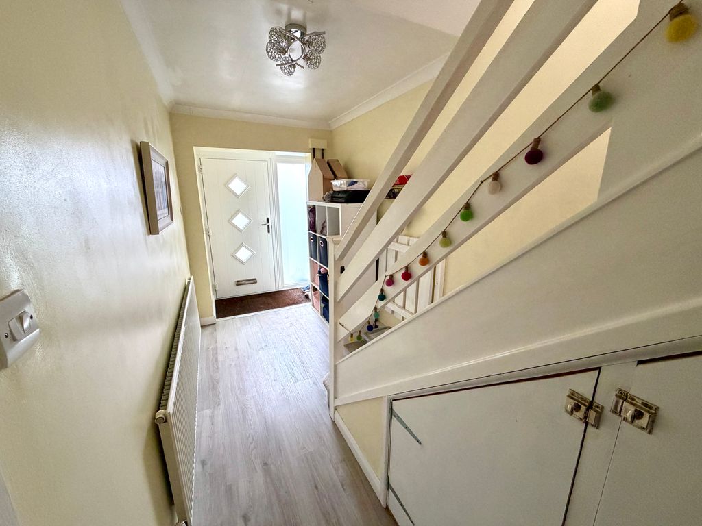 Property photo 3 of 14 Hallway