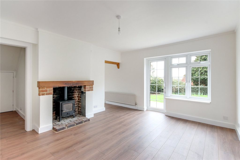 Property photo 2 of 14 Sitting Room