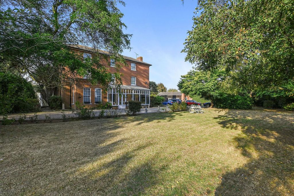 Property photo 3 of 35