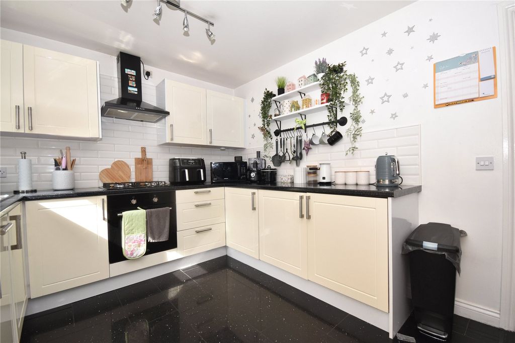 Property photo 3 of 20 Picture No. 05