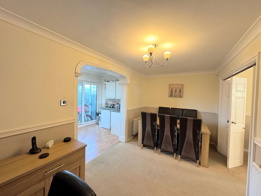 Property photo 3 of 7 Dining Room