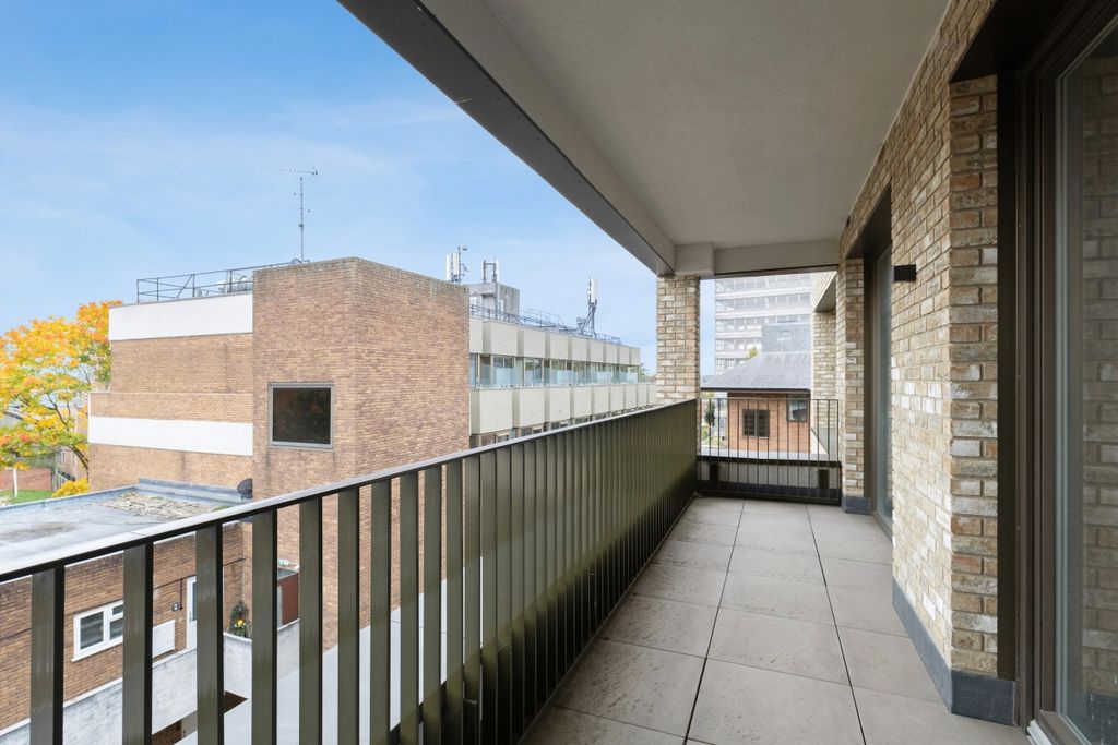 Property photo 3 of 16 99583_Flat 13 10 ...