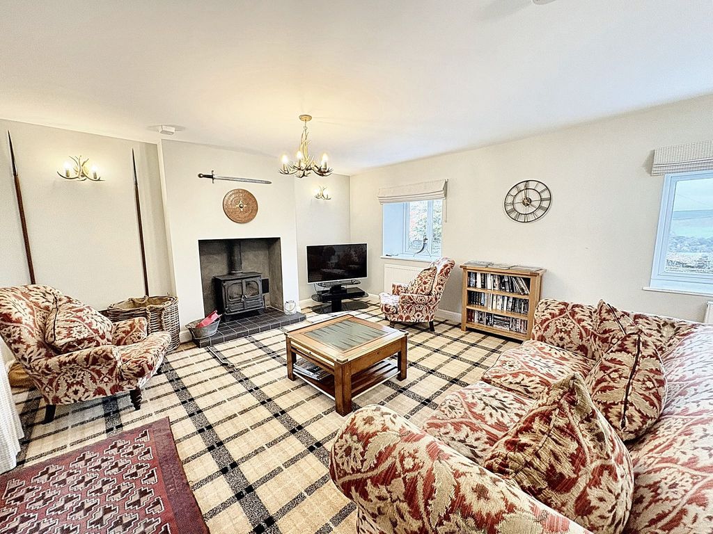 Property photo 3 of 28