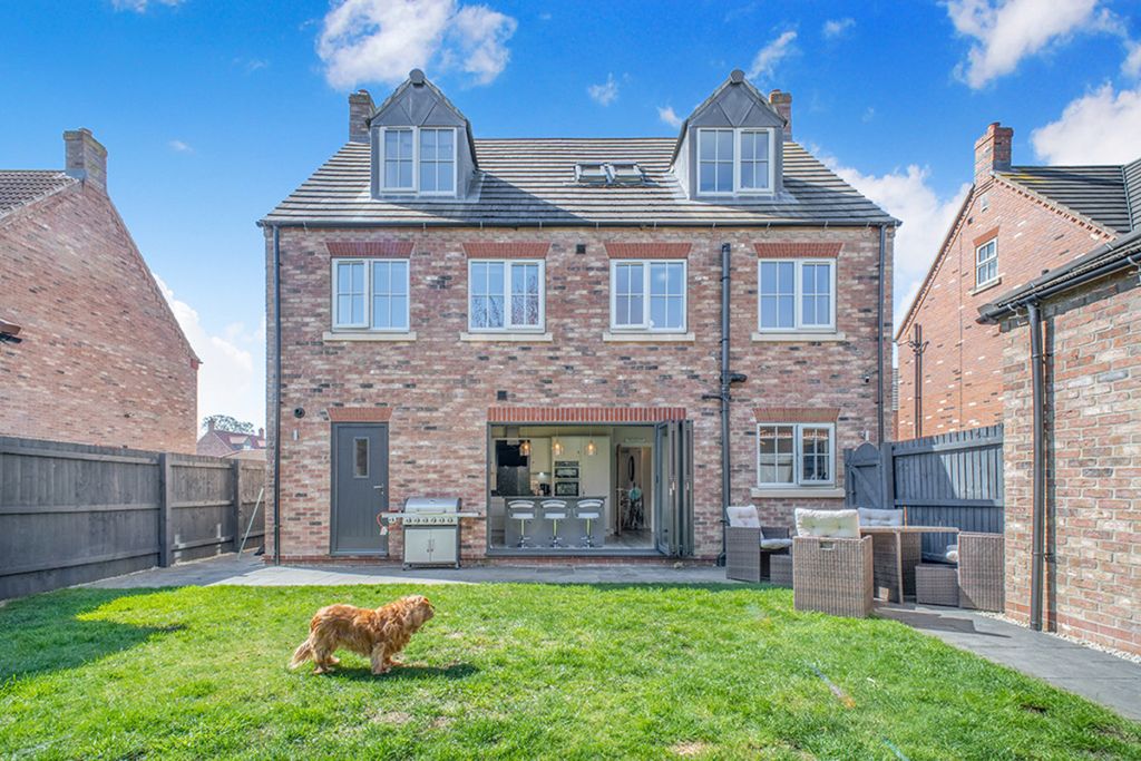 Property photo 2 of 26