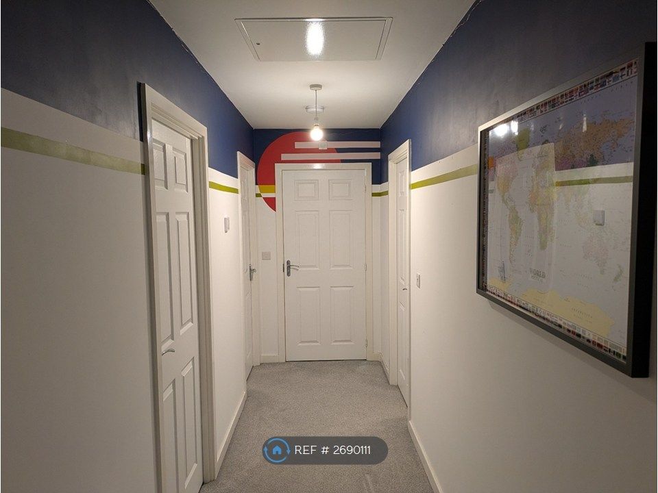 Property photo 2 of 8 Hallway