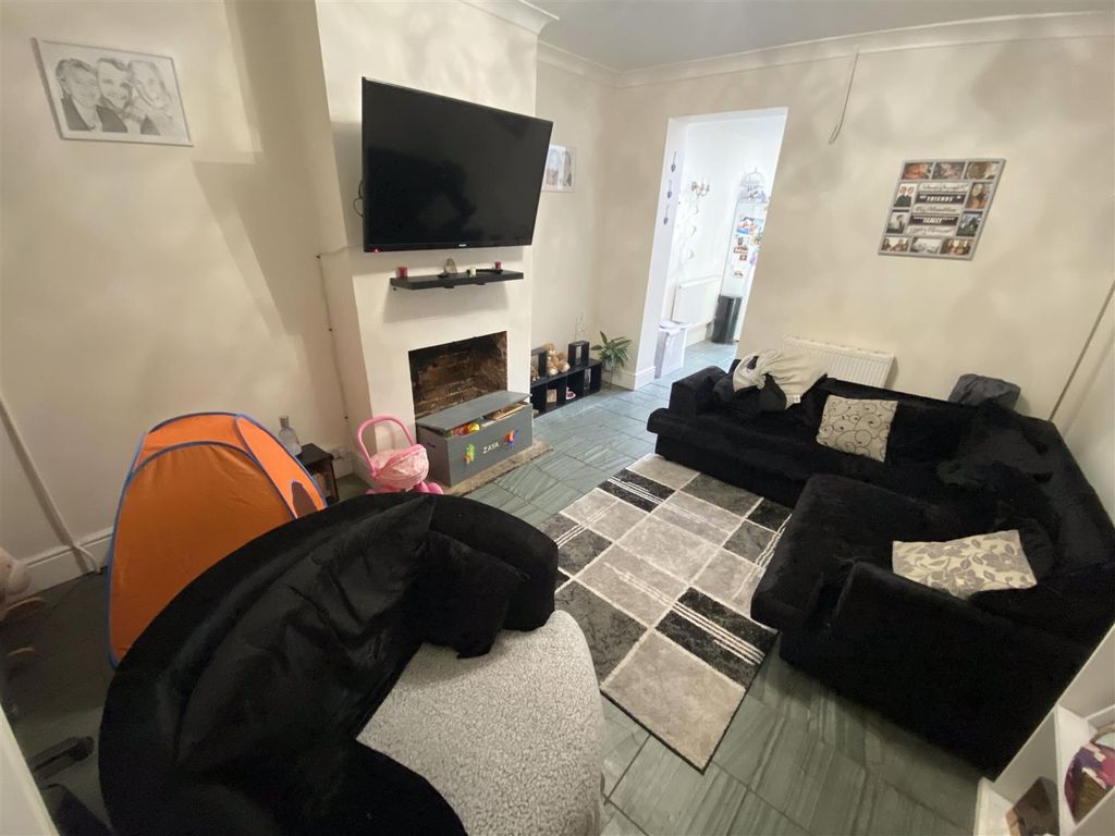 Property photo 3 of 11