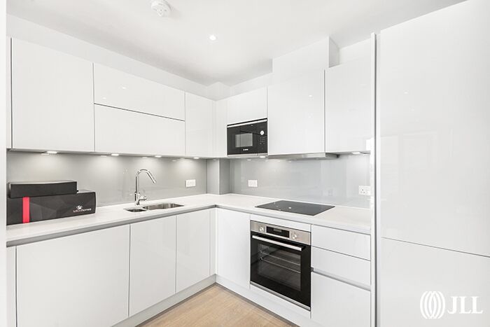 Property photo 3 of 18 Carriage House, C...