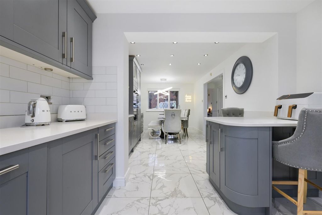 Property photo 3 of 32 Thurnham Way (20).Jpg