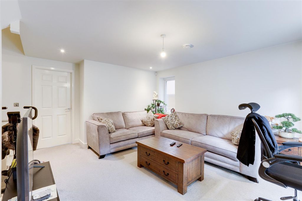 Property photo 2 of 18 221025_9.Jpg