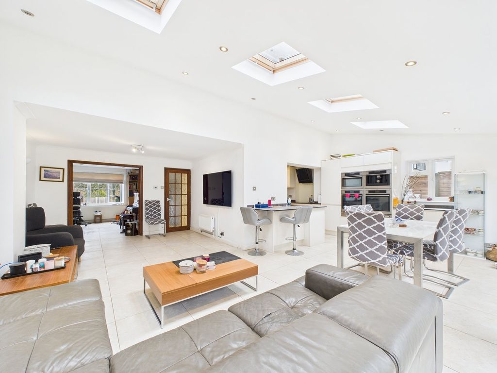 Property photo 2 of 27