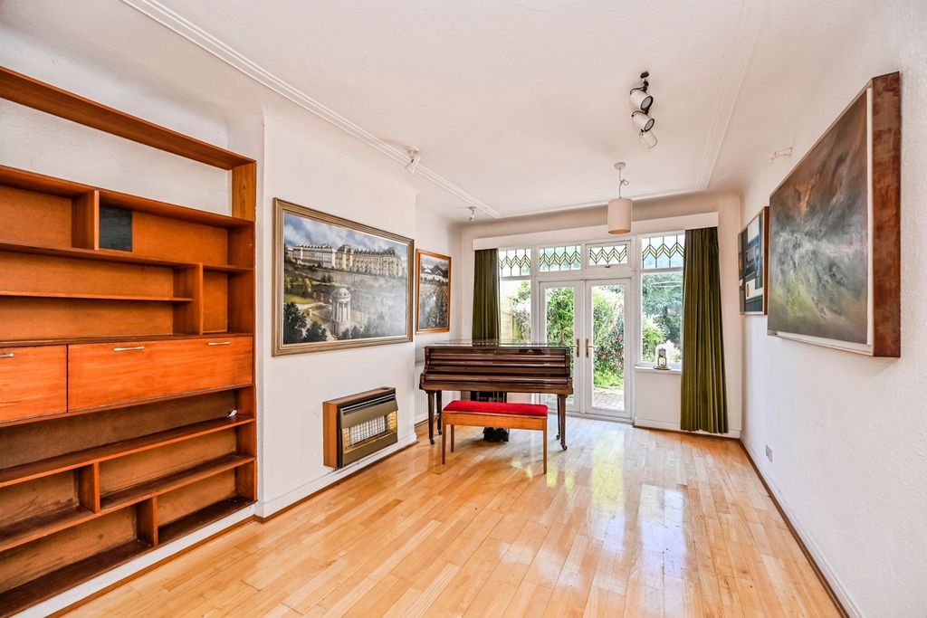 Property photo 3 of 17 Photo