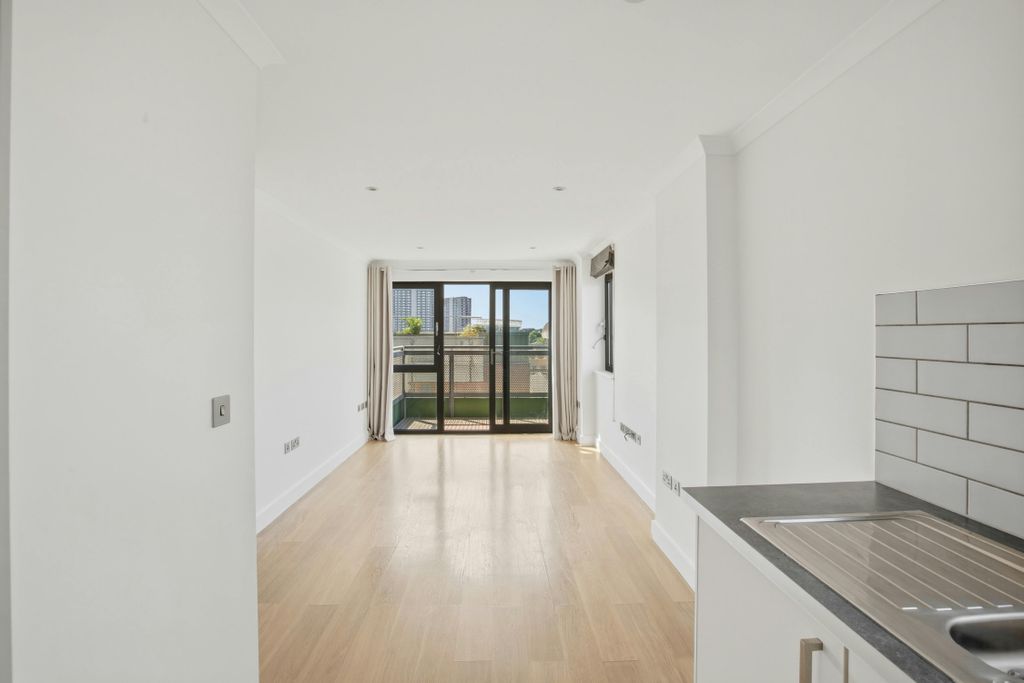 Property photo 1 of 8 Reception