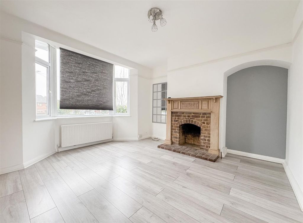 Property photo 2 of 22 Living Room